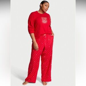 🔥🔥🆕💕VICTORIA’S SECRET FLANNEL LONG-SLEEVE TEE JAMA SET/ LIPSTICK LOGO DOTS
